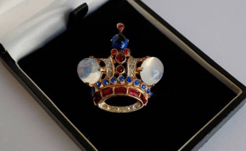 1944 top Trifari Crown Brooch